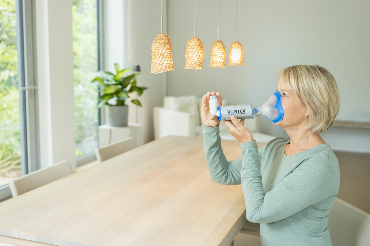 PARI older lady shows how to assemble and operate VORTEX 21877